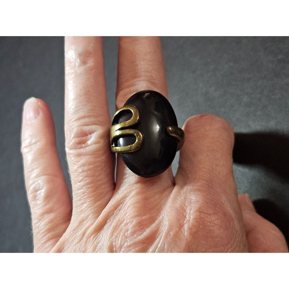 Vintage gold tone oval black onyx ring size 8